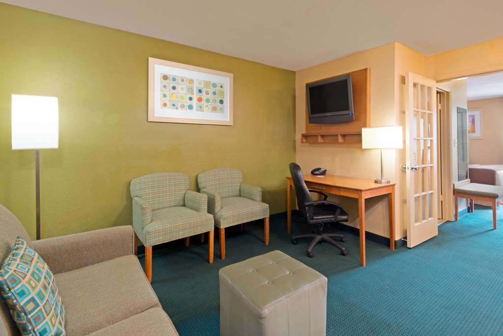 Quality Inn & Suites I-35 Near Frost Bank Center San Antonio Rom bilde